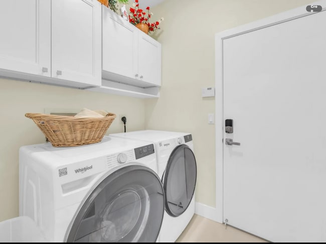 Building Photo - 253 SW Coconut Key Way