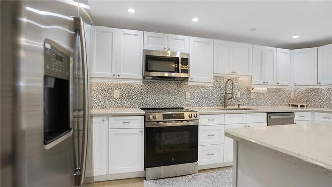 Building Photo - 3430 Galt Ocean Dr