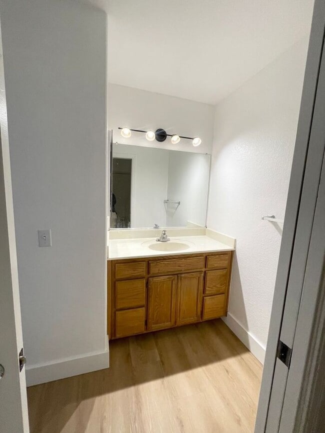 Building Photo - Spacious 2 Bedroom Condo with Garage — Min...