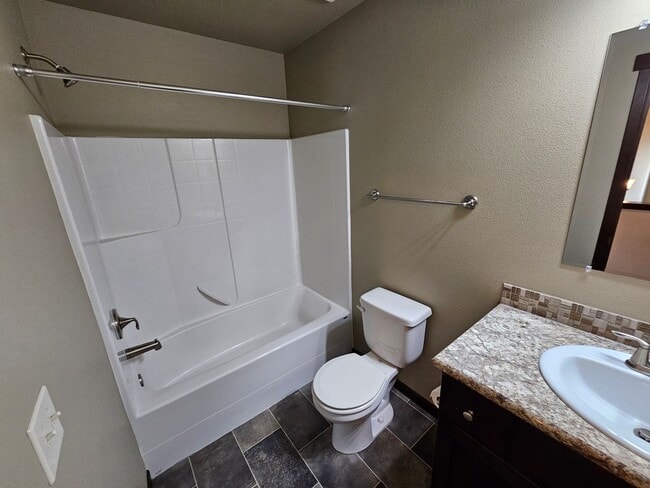 Building Photo - 713 Park Ln