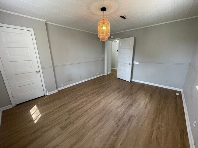 Building Photo - Large 2/1 House in Celanese- $1,495