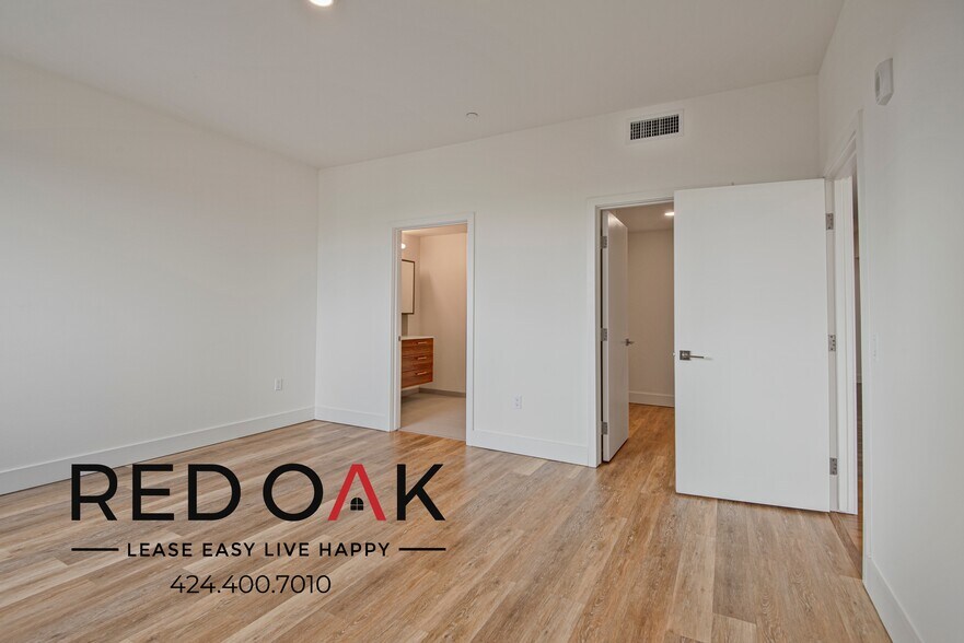 Building Photo - 5727 La Mirada Ave