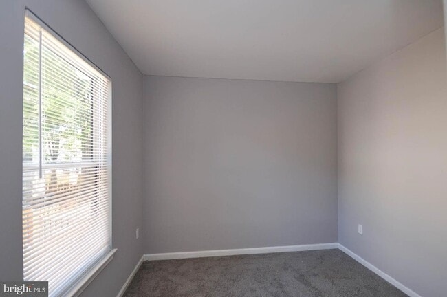 Building Photo - 14902 London Ln