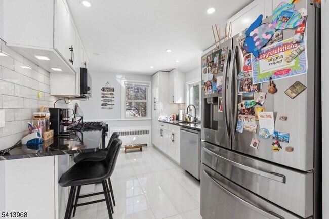 Building Photo - 11 Lewis Ln