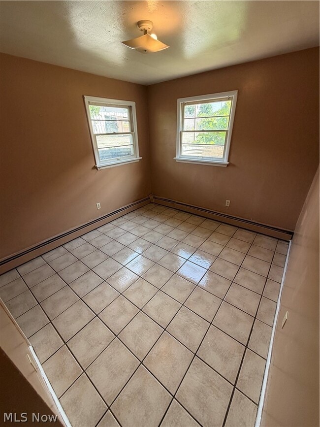Building Photo - 3055 Hadley Ave