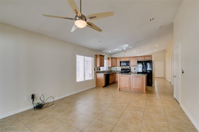 Building Photo - 744 Gritty Garnet Ave