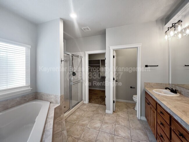 Building Photo - 345 E Kite Dr