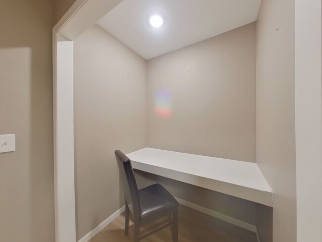 Building Photo - 520 Mathewson St