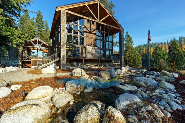 Building Photo - Stunning Luxury Hayden Lake Lodge with 5 B...