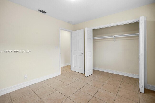 Building Photo - 7604 SW 10th Ct