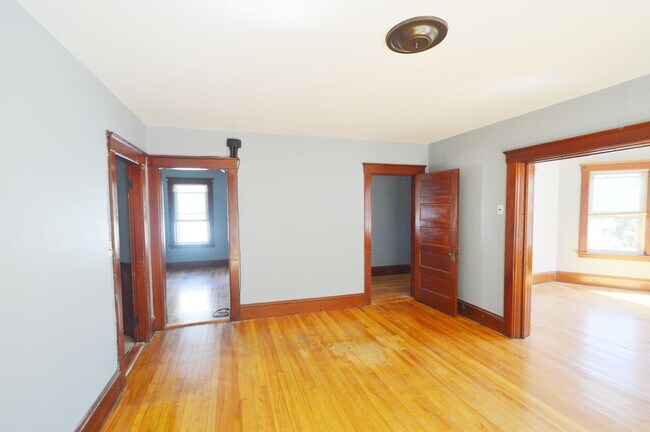 Building Photo - 53 Forest St