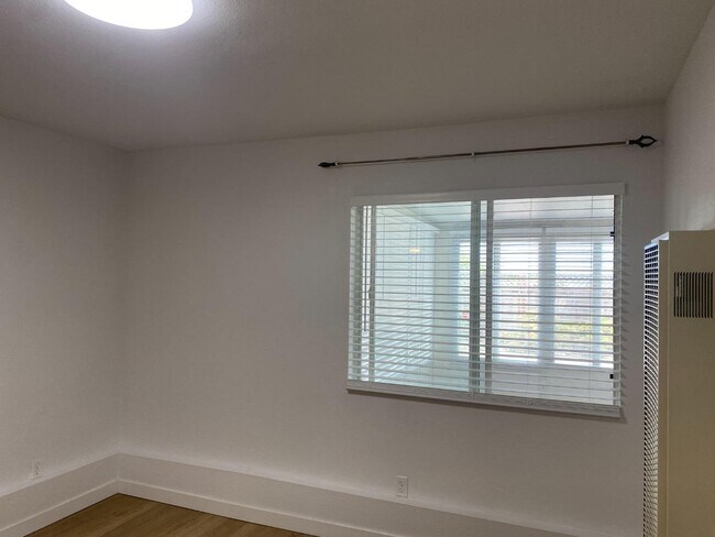 Building Photo - 81 Camelot Ct
