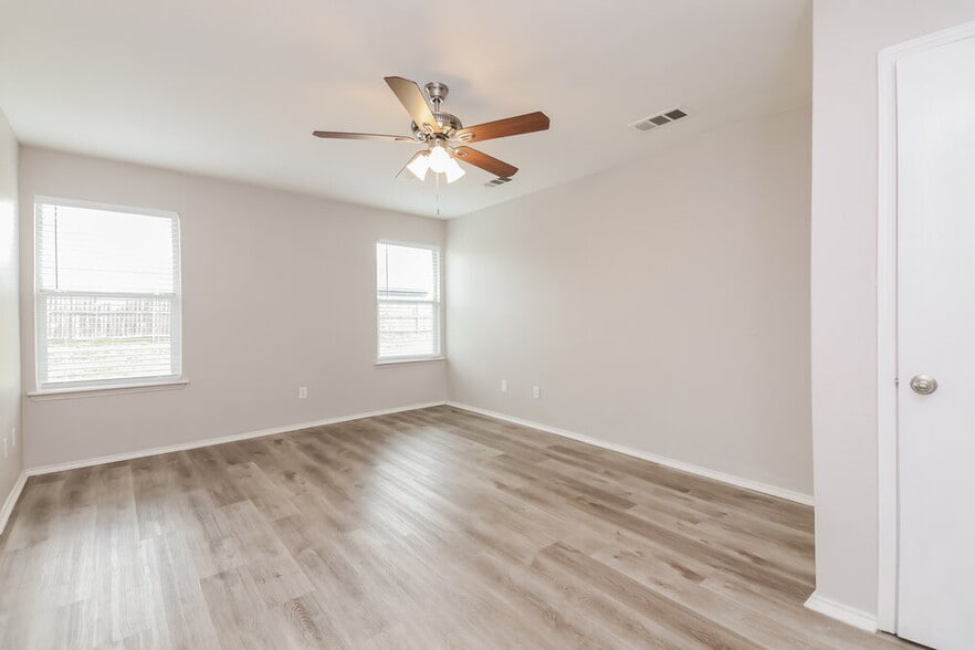 Building Photo - 708 Mackenzi Dr