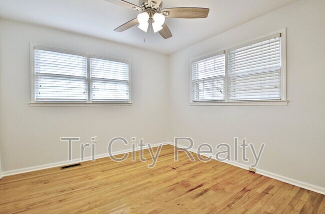 Building Photo - 115 Church Aly