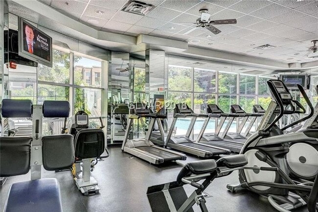 Building Photo - Gorgeous Mid Rise Unit For Lease !!