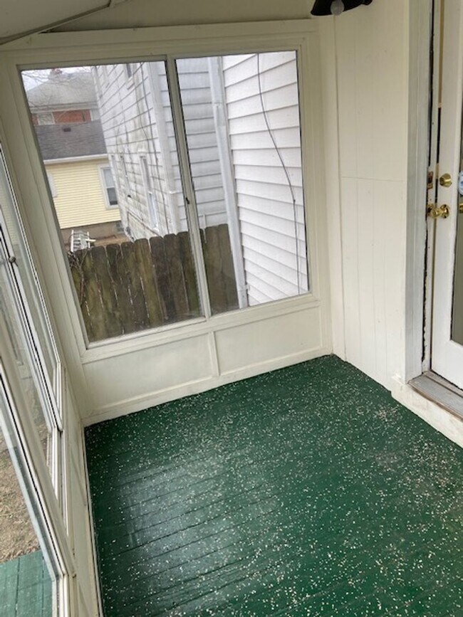 Building Photo - 3 Bedroom, 2 Bath w/Full Finished Basement and Lots of Charm