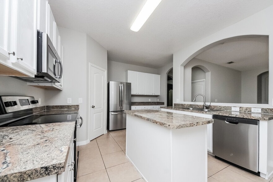 Building Photo - 2041 The Oaks Blvd