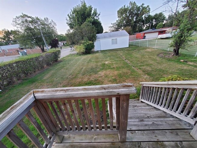 Building Photo - Spacious Updated 2-Bedroom Home with Remodeled Kitchen, Abundant Cabinet Space, Huge Primary Bedr...