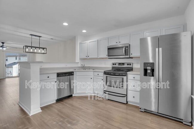 Building Photo - 16 Raelans Cir