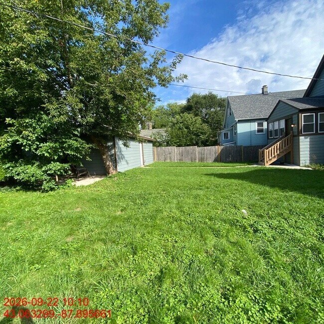 Building Photo - 2461 N Gordon Pl