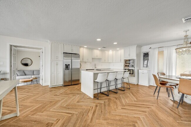 Building Photo - Gorgeous Riverfront 3/2 with dock!!