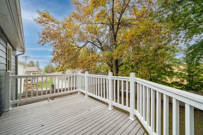 Building Photo - 408 Maple St