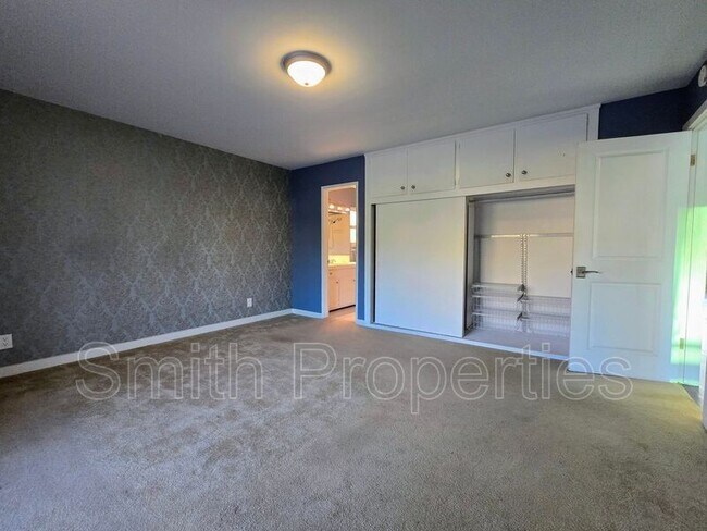 Building Photo - 509 N Helberta Ave