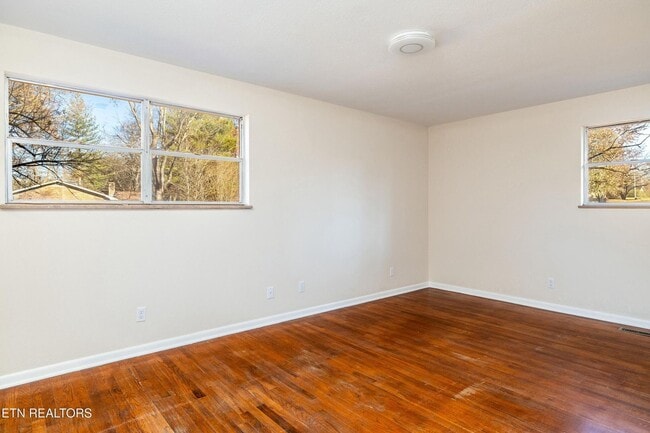 Building Photo - Maryville 37803 - 3 bedroom, 2 bath - call...