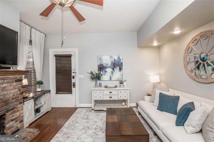 Building Photo - 952 Myrtle St NE