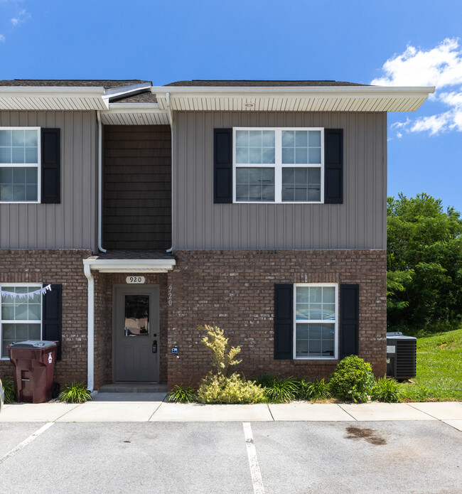 Building Photo - 920 Warrior Hill Dr