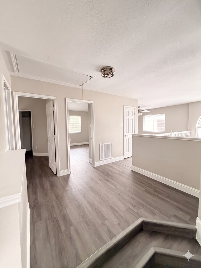 Building Photo - 6945 Hickory Creek