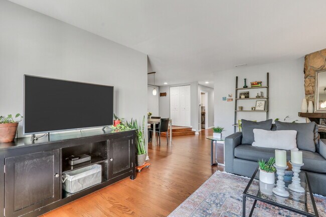 Building Photo - 215 Coventry Cir