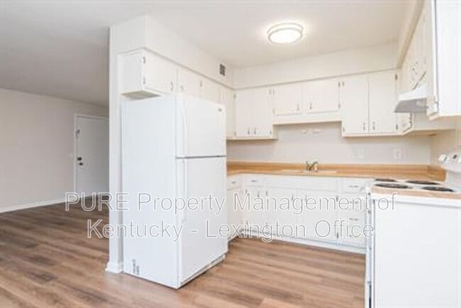 Building Photo - 459-120 Sycamore Ct