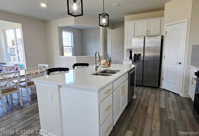 Building Photo - 2720 Tulip Wy