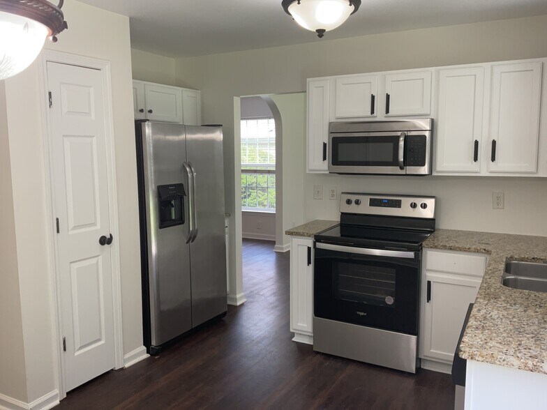 Building Photo - 1421 Juniper Hills Ln