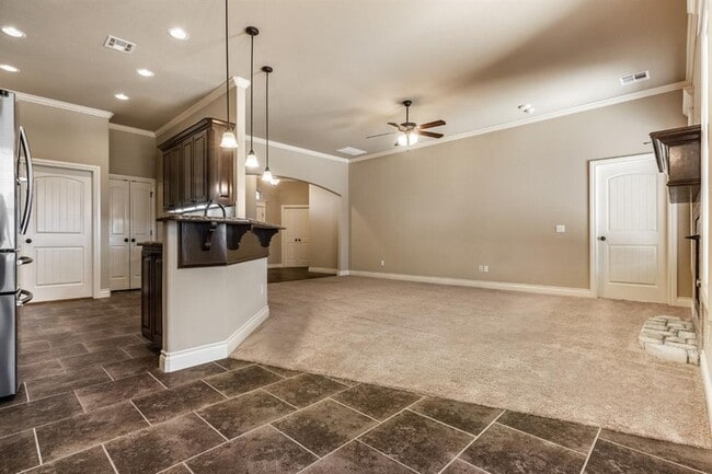 Building Photo - 4104 SE 38th St