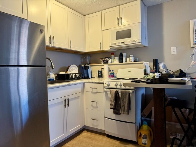 Building Photo - 70 Lawrence St