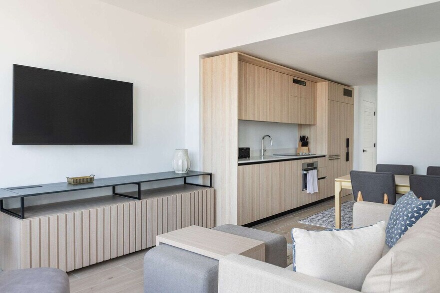 Building Photo - 225 N Miami Ave