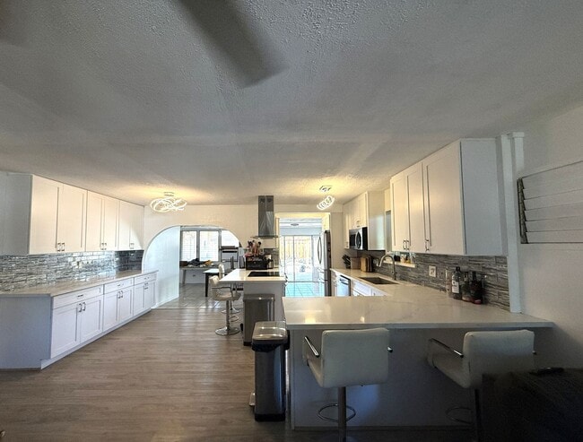 Building Photo - Ewa Beach- 8 bedrooms/4 baths/Carport/Spacious Yard