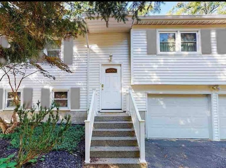 Building Photo - 23 Concord Dr