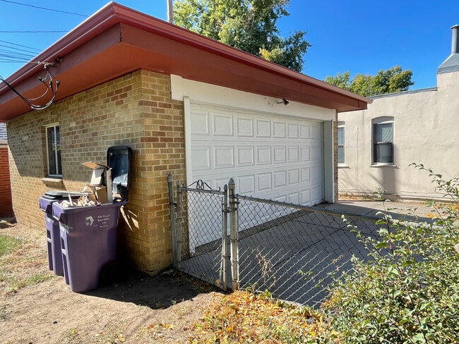 Garage ($250/mo) - 1305 S Logan St
