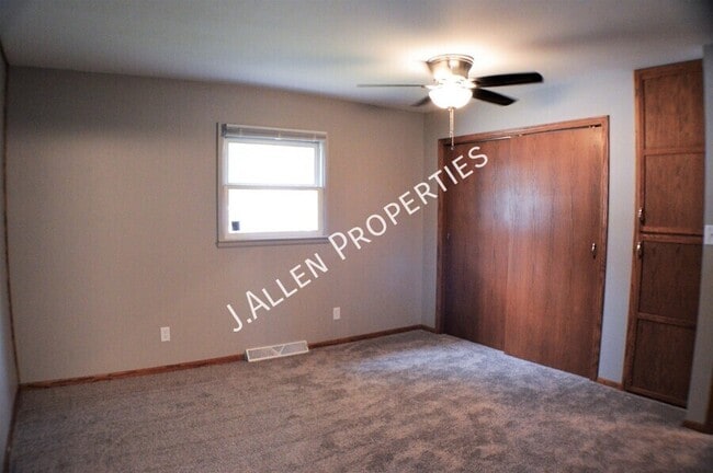 Building Photo - 2219 Sunset Ave