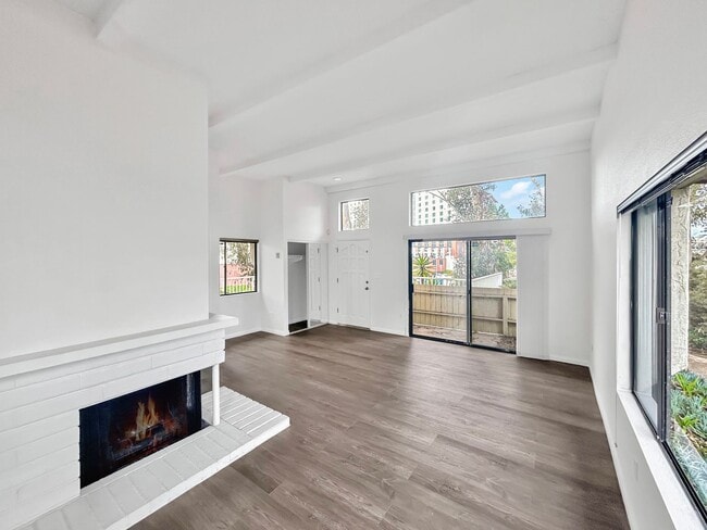 Building Photo - Beautiful 3BD/3BA W/ Attached Garage and In-Unit Laundry in La Jolla!