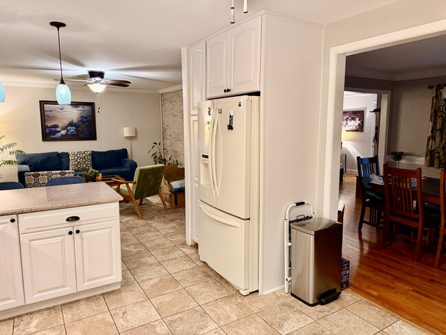 Building Photo - 5200 Skyline Dr