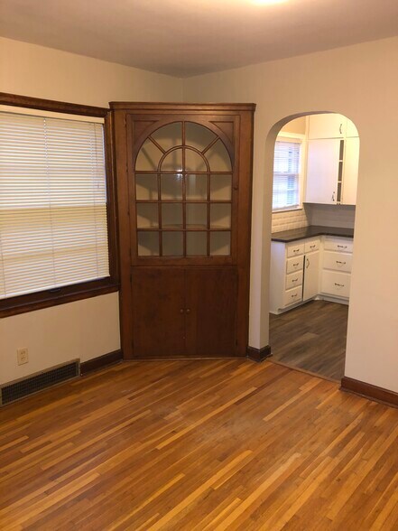 Building Photo - 1304 N Perry Ave