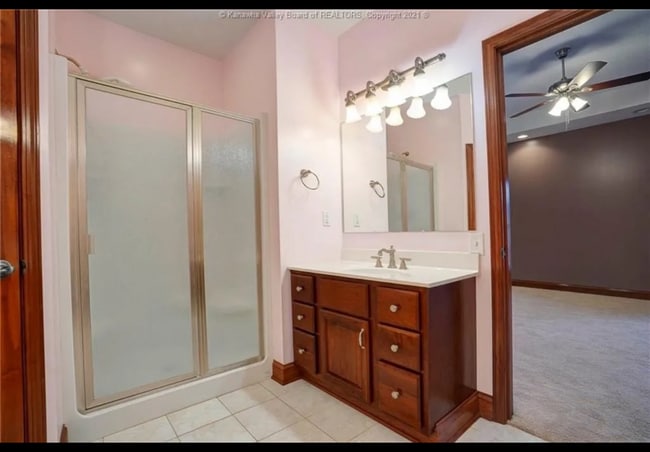 Building Photo - 152 Crestridge Dr