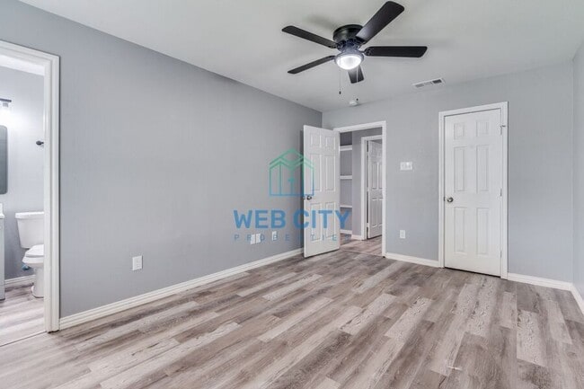 Building Photo - 2525 Lyola St