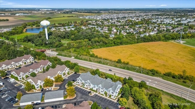 Building Photo - 2215 Aurora Dr