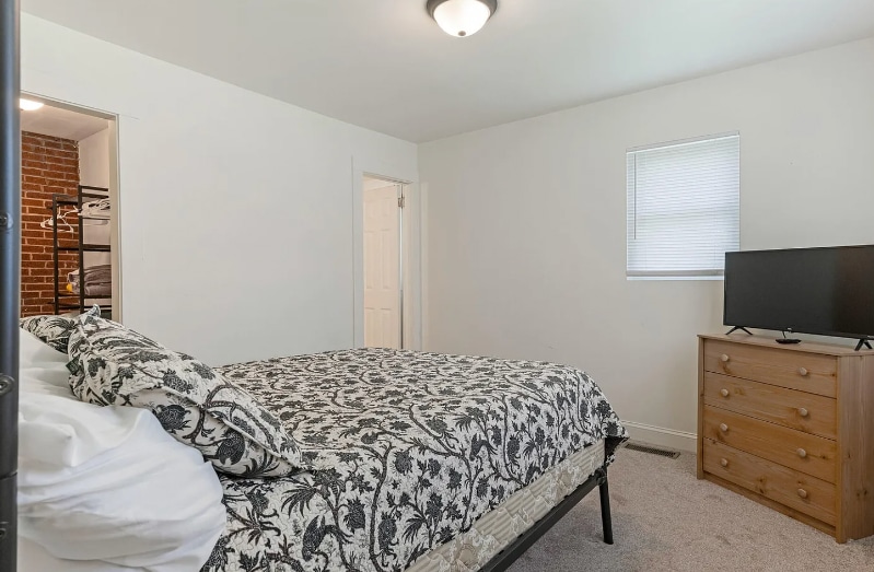 Building Photo - 1102 Ln St