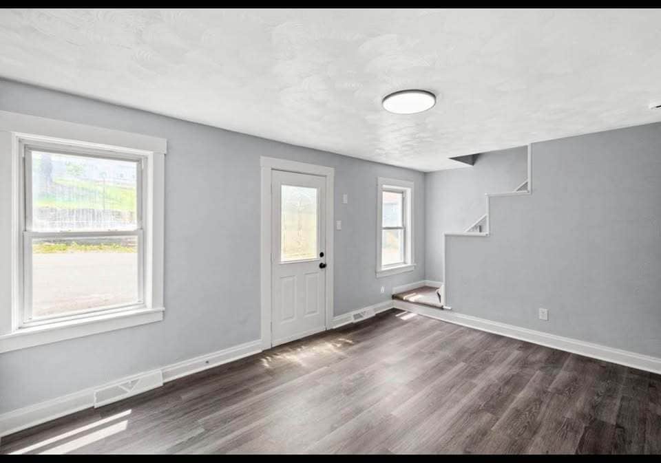 Building Photo - 716 5th Ave